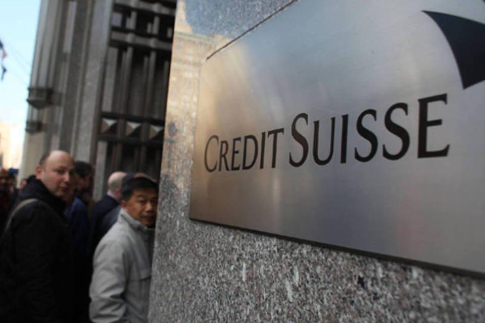 Funcionários do Credit Suisse entram em prédio da companhia. Segundo maior banco suíço, o Credit Suisse preocupa o mercado ao atravessar longa crise, agravada pela falência do SVB (Spencer Platt]/Getty Images)