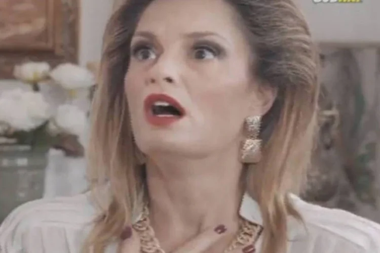 
	Trecho da nova a&ccedil;&atilde;o do Subway, que usa clich&ecirc;s de novelas mexicanas: al&eacute;m do filme, a campanha &eacute; composta por pe&ccedil;as de m&iacute;dia exterior, spots de r&aacute;dio e banners de internet
 (Reprodução)