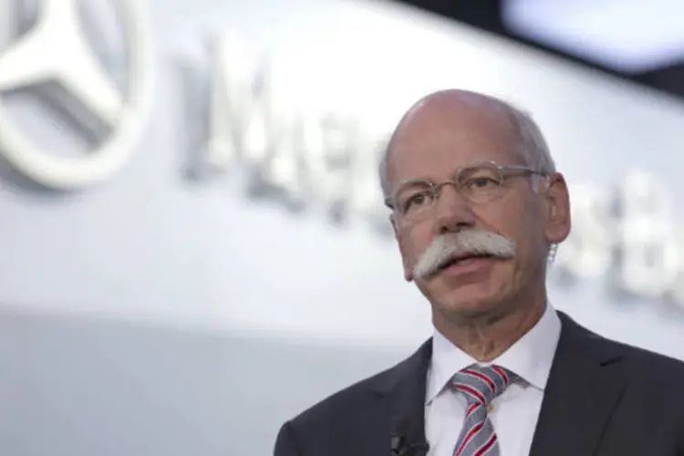 
	O presidente-executivo da Daimler, Dieter Zetsche: quest&atilde;o da sucess&atilde;o j&aacute; havia se tornado um t&oacute;pico espinhoso no ano passado quando o conselho de supervis&atilde;o estendeu o contrato de Zetsche por tr&ecirc;s anos
 (Jason Alden/Bloomberg)