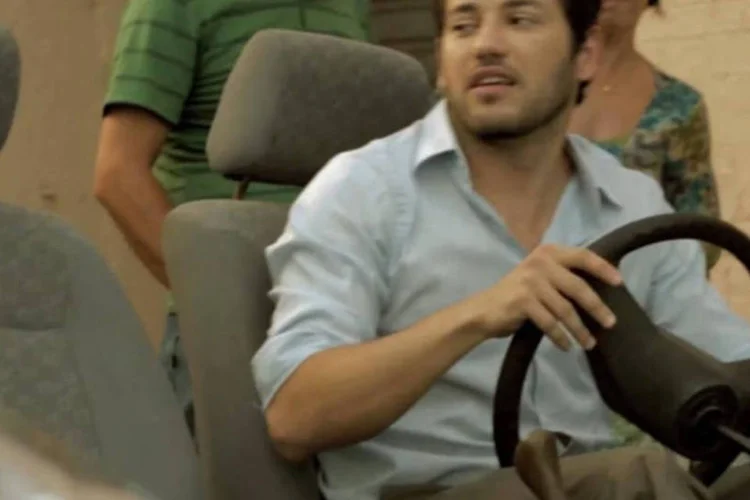Trecho do comercial do Rap Pelado que divulga o novo carro Chery Celer (Reprodução)
