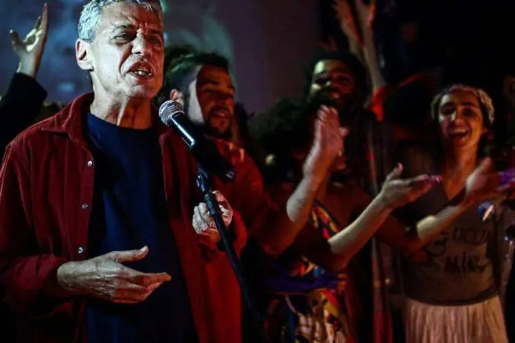 Chico Buarque cantou "Apesar de você", considerado hino de resistência à ditadura militar (Reprodução/Facebook/Ocupa MinC)