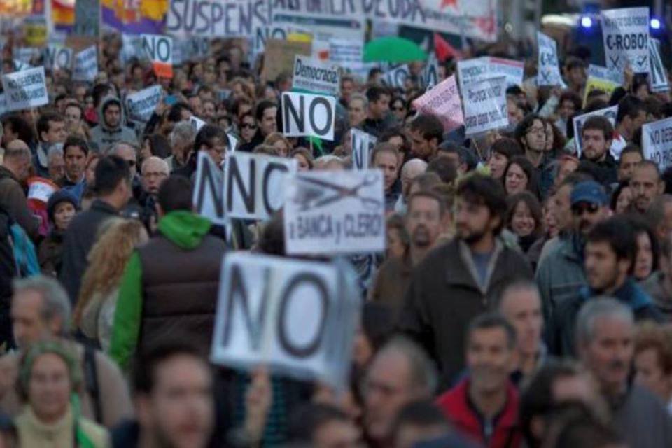 Manifestantes protestam durante a Cúpula de Chefes de Estado