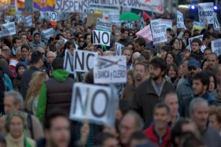 
	Protestos em Madrid em outubro: a&nbsp;Espanha&nbsp;sofre em decorr&ecirc;ncia dos efeitos da crise econ&ocirc;mica internacional e h&aacute; car&ecirc;ncia de emprego em v&aacute;rios setores
 (Getty Images)
