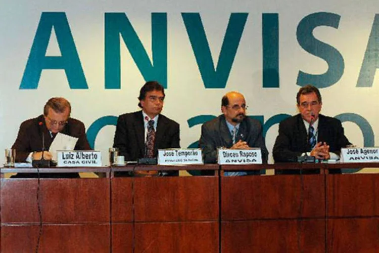 
	Membros da Anvisa em 2008: de acordo com o texto, o produto n&atilde;o tem registro ou cadastro na ag&ecirc;ncia
 (Elza Fiúza/ABr)