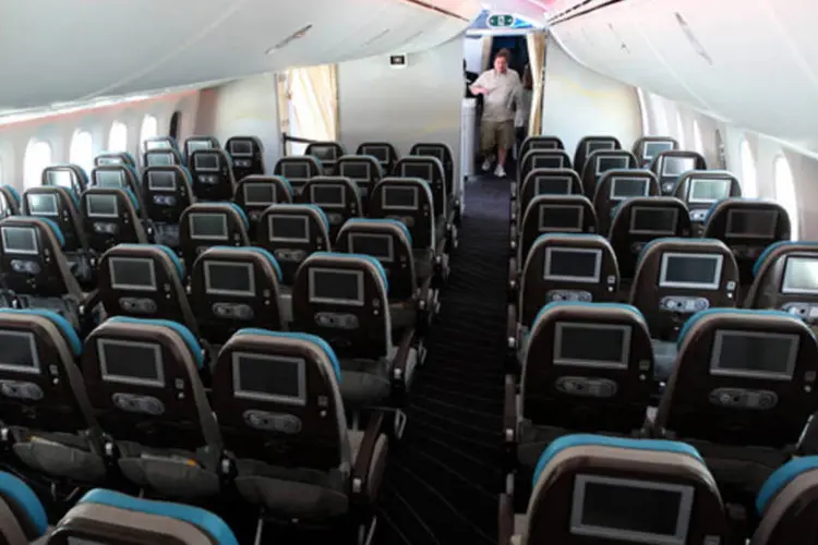 Interior do Boeing 787: companhias estão pensando em uma maneira de agradar tanto mães com suas crianças quanto outros passageiros que desejam um viagem mais tranquila (David McNew/Getty Images)