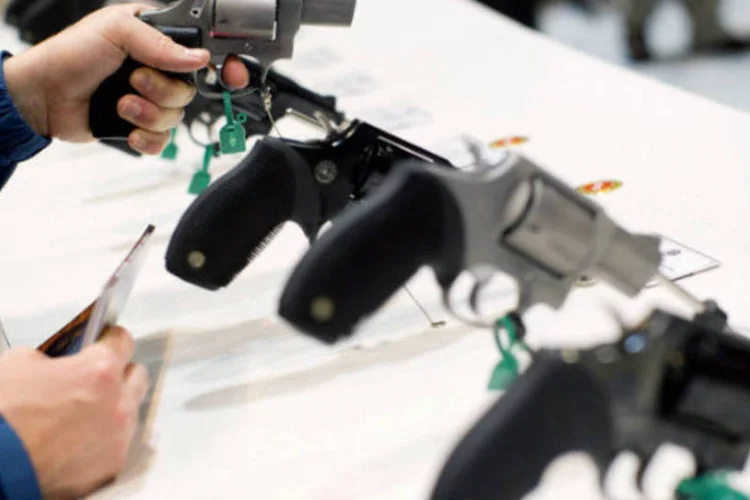 
	Rev&oacute;lveres:&nbsp;a proposta bipartid&aacute;ria seria considerada como uma emenda &agrave; atual legisla&ccedil;&atilde;o sobre armas.
 (Whitney Curtis/Getty Images)