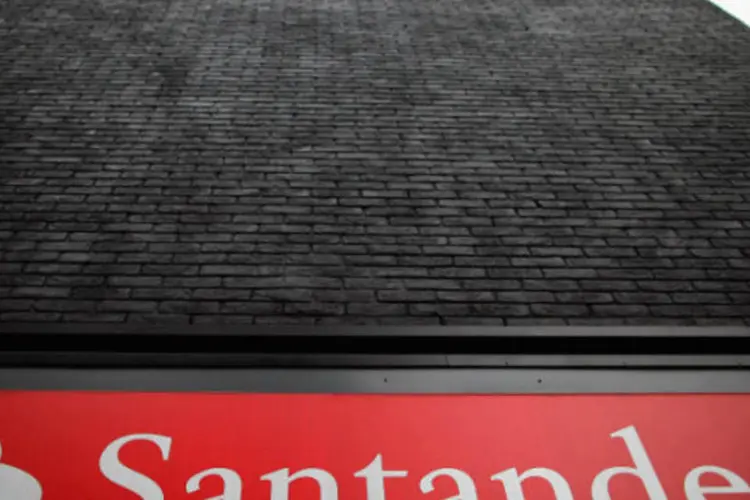 
	Santander: a&nbsp;institui&ccedil;&atilde;o &eacute; afetada por sua alta taxa de inadimpl&ecirc;ncia e pelo crescimento da carteira de cr&eacute;dito menor do que nos principais concorrentes
 (Dan Kitwood/Getty Images)