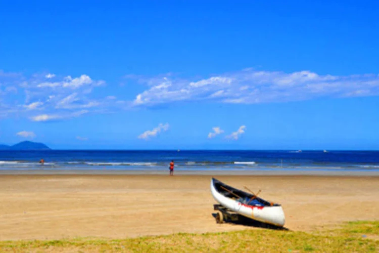 Praia de Bertioga: risco ecológico da área é classificado como médio, o que significa que ações humanas podem desequilibrar de vez os sistemas, principalmente se afetarem solos e águas (Getty Images/Getty Images)