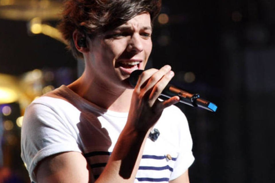 Vocalista de One Direction assina com time de futebol inglês