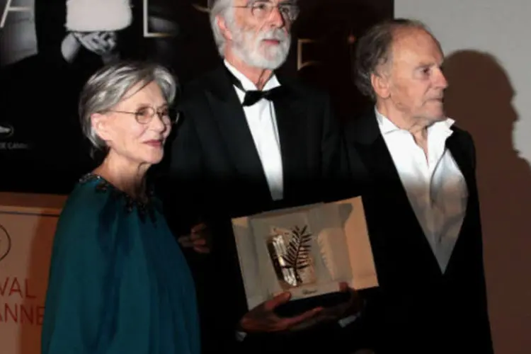 O diretor Michael Haneke (centro) e os protagonistas do filme "Amour", Emmanuelle Riva e Jean-Louis Trintignant (Getty Images)