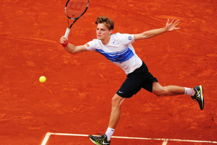 Com uma atuação consistente, Goffin levou o primeiro set por 7-5 (Mike Hewitt/Getty Images)