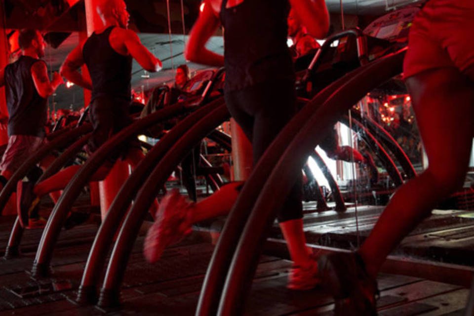 Corretores trocam drinques por spinning para atrair clientes