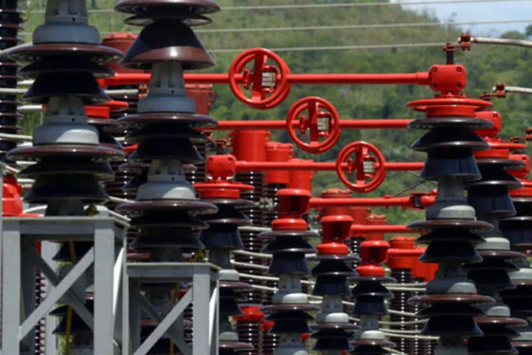 
	Cabos de alta-tens&atilde;o da CESP: governo disse que &quot;a lei permitir&aacute; &agrave; Cesp empreender novas a&ccedil;&otilde;es que visem &agrave; expans&atilde;o da oferta de energia&quot;
 (Marcos Issa/Bloomberg News)