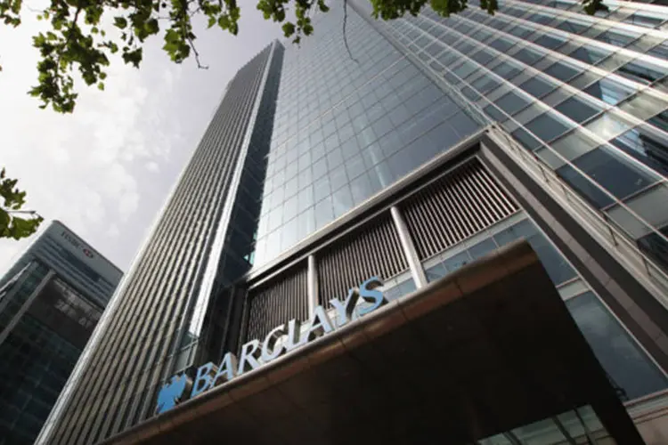 
	Sede do Barclays em Londres: banco de investimento do Barclays teve lucro de 1,3 bilh&atilde;o de libras no primeiro trimestre ao manter receitas est&aacute;veis e cortar custos (Oli Scarff/Getty Images)