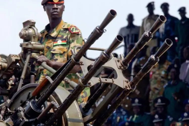 
	Soldados sul-sudaneses: &nbsp;o balan&ccedil;o oficial de mortos em todo o pa&iacute;s se manteve em 500 durante dias, mas teme-se que as cifras reais sejam muito maiores
 (Paula Bronstein/Getty Images)
