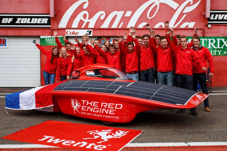Solar Team Twente: os cientistas querem destinar o valor arrecadado no leilão à produção de um novo veículo solar (Divulgação)