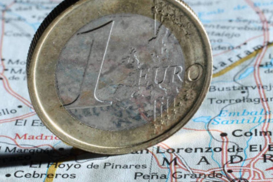 Eurozona fecha 2012 com déficit de 3,7% e a UE de 4% do PIB