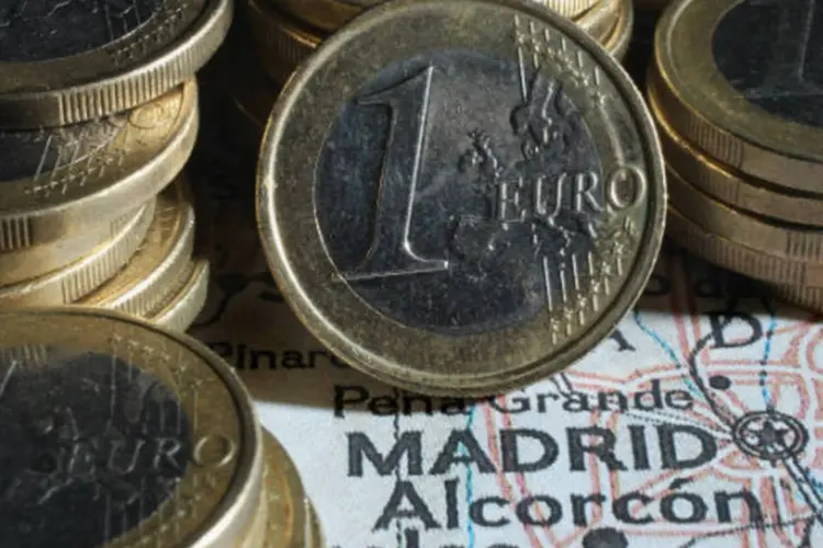 
	Moedas de Euro sobre o mapa de Madri, na Espanha: o Banco da Espanha prev&ecirc; que a economia caia neste ano 1,5% e que o desemprego chegue a 27,1%.
 (Sean Gallup/Getty Images)