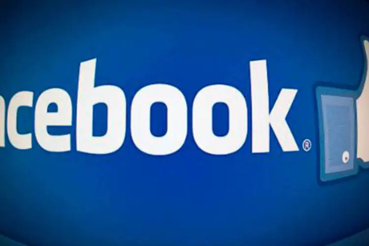 Logo do Facebook: aumento da receita com publicidade elevou o lucro do Facebook
 (KAREN BLEIER/AFP)