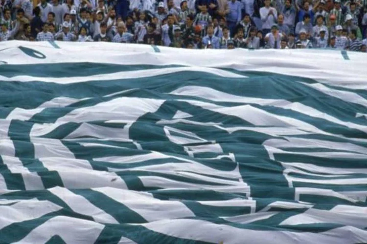 
	O Corpo de Bombeiros foi acionado &agrave;s 4h15 para apagar o inc&ecirc;ndio na loja do Palmeiras. &nbsp;At&eacute; o momento, ningu&eacute;m foi preso pelo crime.
 (palmeiras)