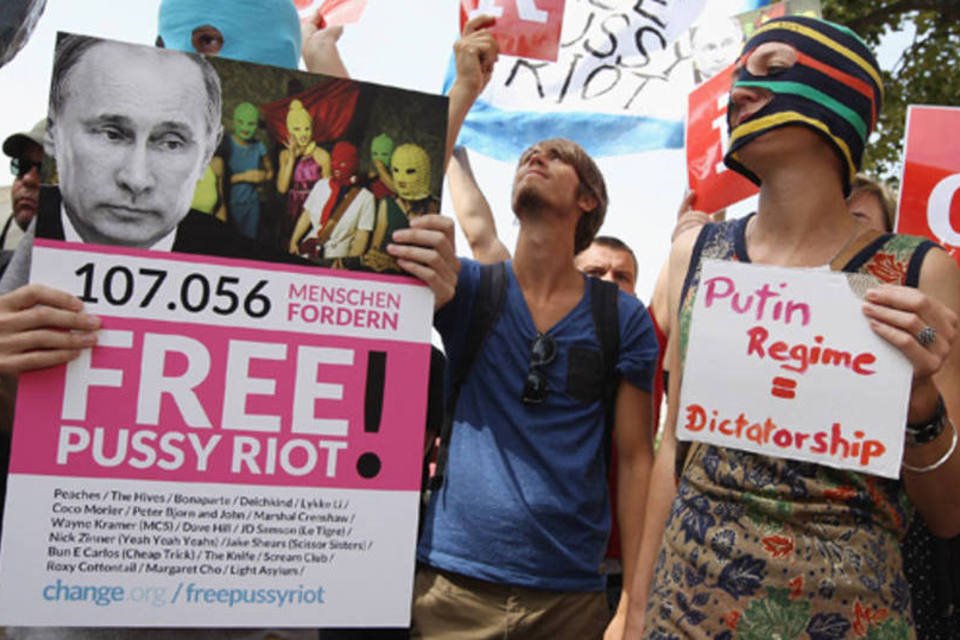 Integrante presa de banda Pussy Riot inicia greve de fome