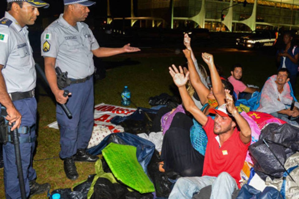 Presos alunos da Gama Filho acampados no Congresso