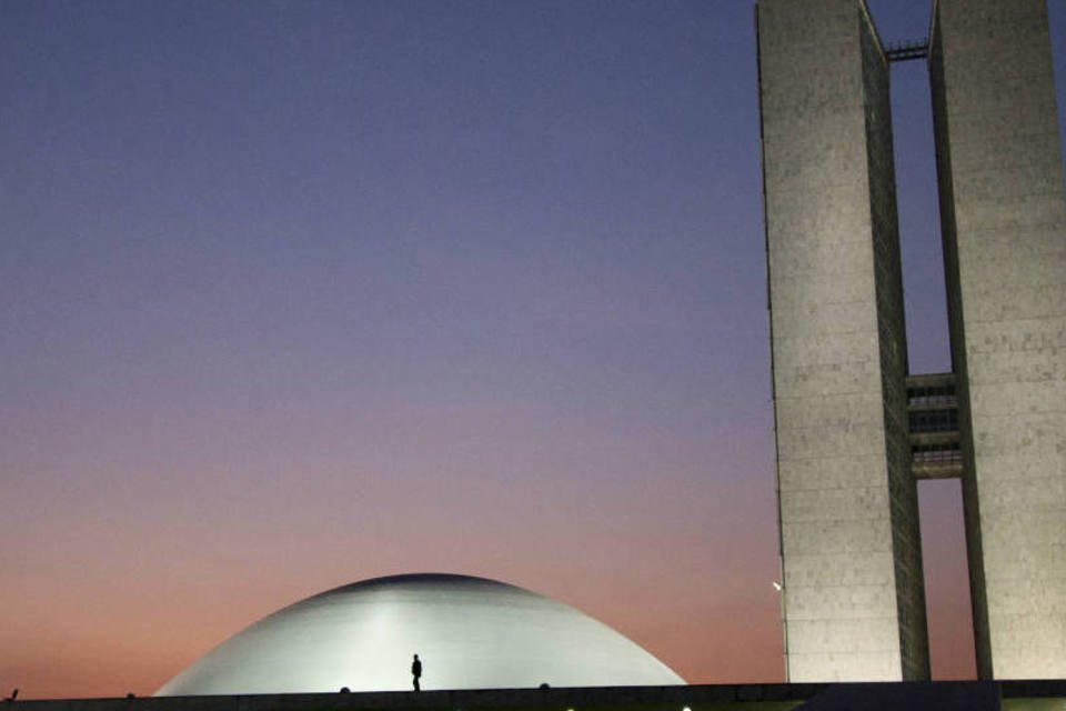 Senado aprova urgência de projetos sobre Petrobras e pré-sal