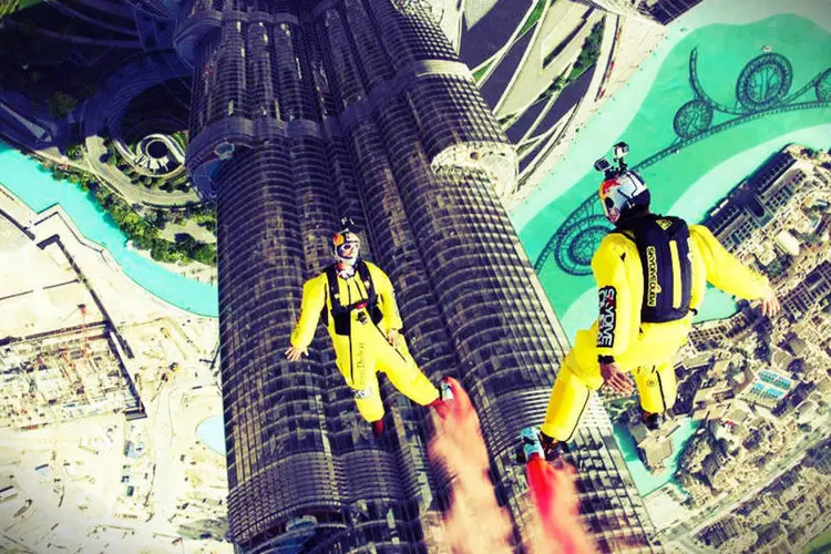 
	Fugen e Reffet com Burj Khalifa ao fundo: &quot;Esse foi o salto da minha vida&quot;, afirmou Fugen
 (Reprodução/Facebook)