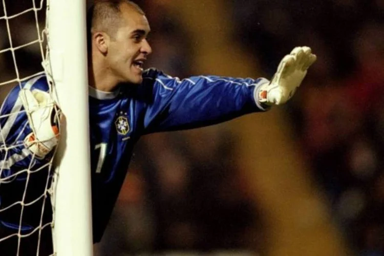 Marcos é o coautor do maior não gol da história do futebol moderno; a defesa do pênalti de Marcelinho Carioca na Libertadores de 2000 (Getty Images/Ben Radford)