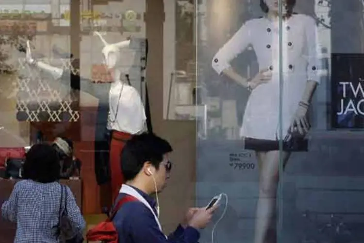 
	Vitrines de lojas de luxo na Cor&eacute;ia do Sul: mercado espera que o banco central sul-coreano mantenha as taxa de juros inalteradas at&eacute; o primeiro trimestre de 2014
 (Chung Sung-Jun/Getty Images)