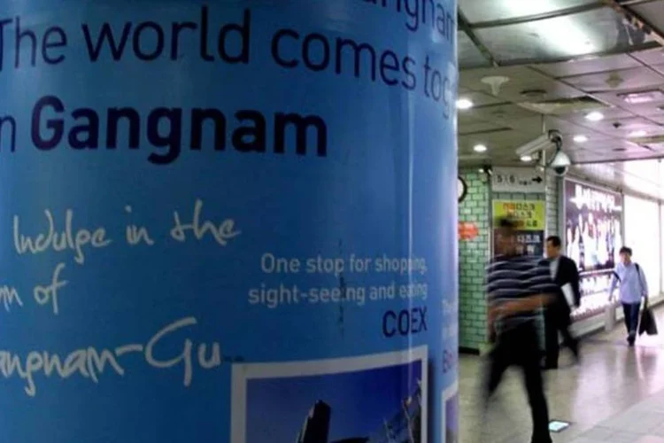 
	Esta&ccedil;&atilde;o de metr&ocirc; no Gangnam District, na Coreia do Sul: o BOK tamb&eacute;m anunciou nesta quinta-feira o seu objetivo de manter entre 2,5% e 3,5% a infla&ccedil;&atilde;o de 2013 a 2015
 (Chung Sung-Jun/Getty Images)