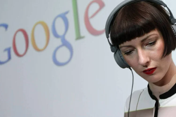 DJ na festa de abertura do escritório do Google em Berlim, na Alemanha (Adam Berry/Getty Images)