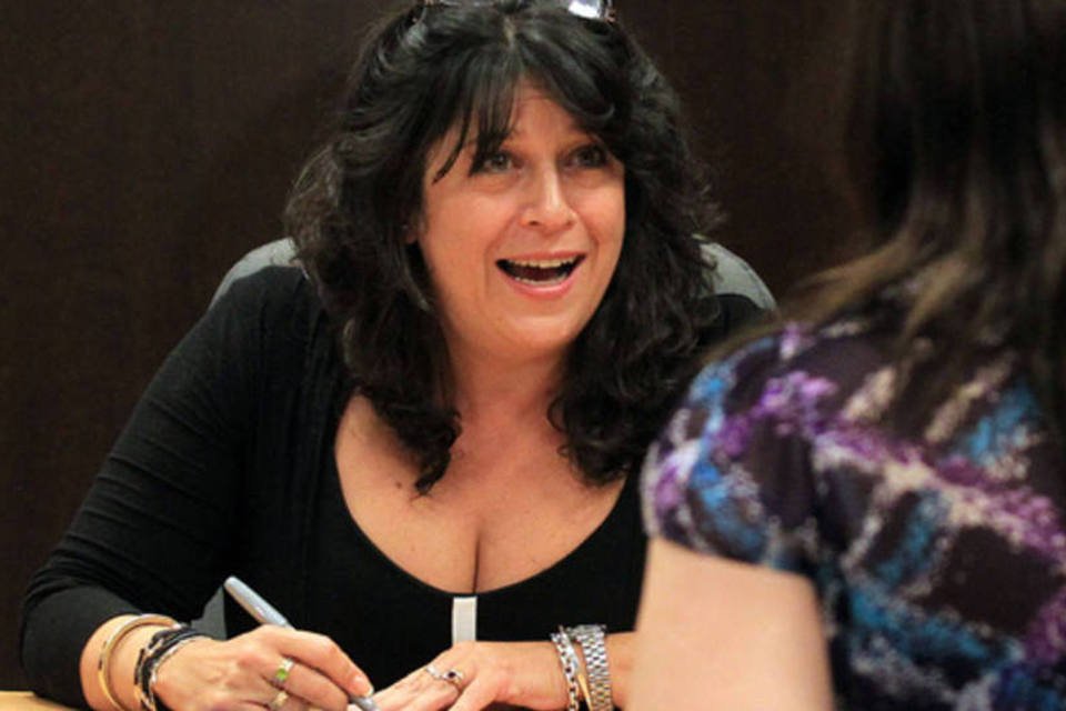 E.L .James envergonhada com êxito de "50 Tons" entre homens