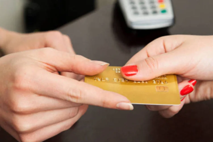 
	Pagamento com cart&atilde;o de cr&eacute;dito: internauta tem nome limpo e n&atilde;o consegue cr&eacute;dito por conta da pontua&ccedil;&atilde;o baixa no sistema
 (Getty Images)