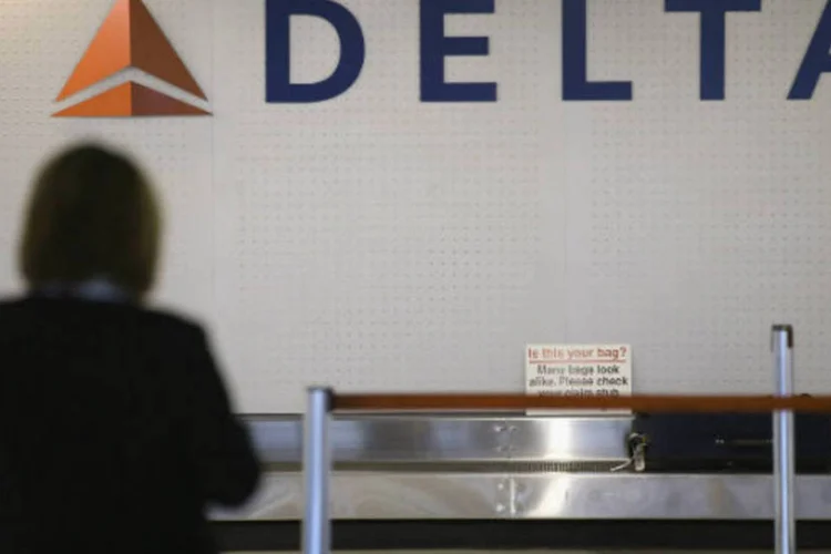 
	Delta Air Lines: no primeiro trimestre a receita por unidade - a receita obtida por cada milha voada por um passageiro - subiu 4,1%, enquanto a capacidade recuou 2,5%
 (Scott Olson/Getty Images)