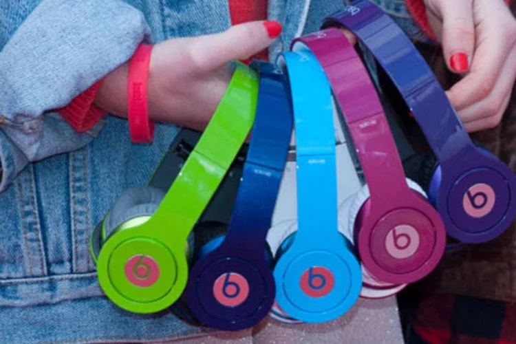 
	Fones de ouvido Beats By Dr. Dre: companhia&nbsp;disse que compraria uma fatia de 24,84% da HTC
 (Simon Burchell/Getty Images)