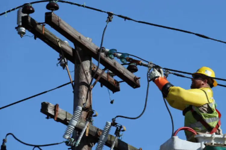 
	Poste de energia el&eacute;trica: em abril, a demanda ao sistema atingiu 63.289 megawatts m&eacute;dios, sem considerar o efeito da integra&ccedil;&atilde;o de Manaus ao sistema a partir de julho do ano passado
 (Bruce Bennett/Getty Images)