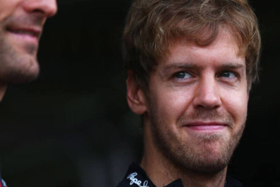 Vettel chega sorrindo a Interlagos e fala pouco
