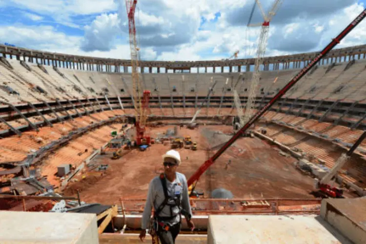 
	Obras no Est&aacute;dio Nacional, em Bras&iacute;lia: al&eacute;m da arena de Bras&iacute;lia, ainda precisa ser finalizada a Arena Pernambuco, em Recife
 (Shaun Botterill/Getty Images)