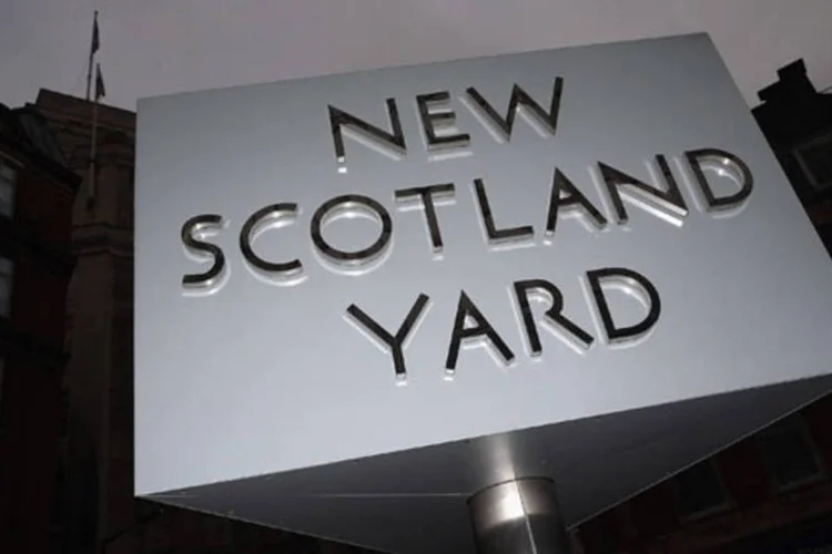 
	Sinal da atual sede da Scotland Yard: Gr&atilde;-Bretanha realizou em 2014 um total de 271 deten&ccedil;&otilde;es
 (Dan Kitwood/Getty Images)