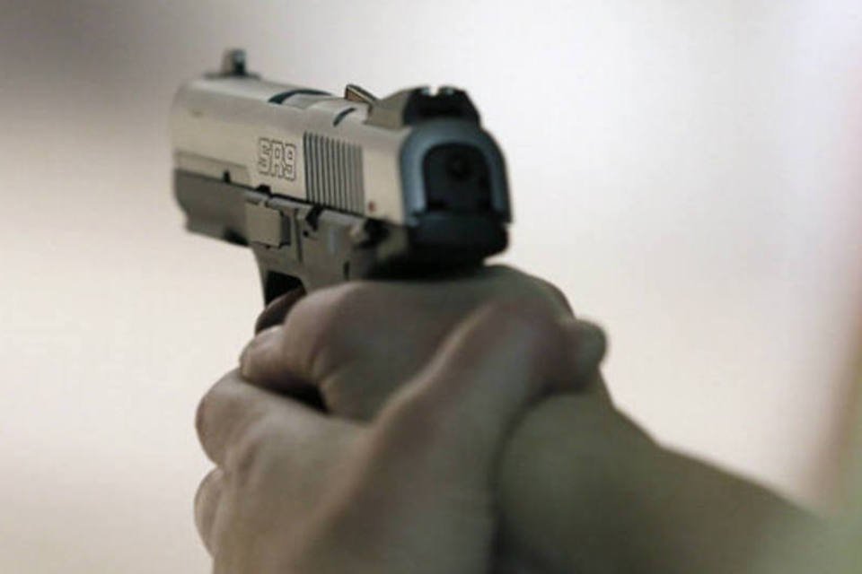EUA estendem lei contra armas a prova de detectores