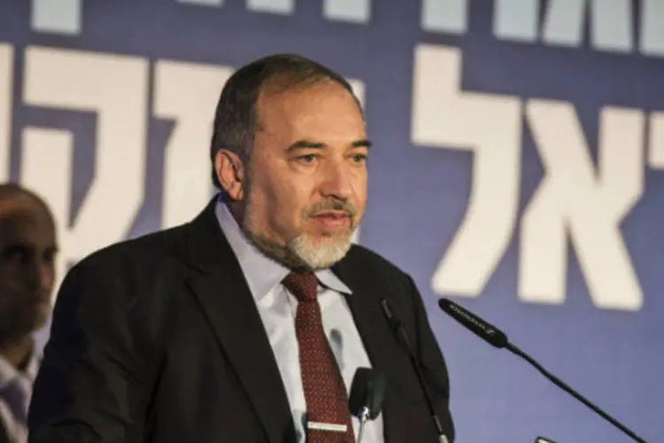 
	O ex-ministro das Rela&ccedil;&otilde;es Exteriores de Israel, Avigdor Lieberman: para ele, &eacute; preciso considerar a conquista de Gaza se o objetivo for acabar com os ataques das mil&iacute;cias contra cidades israelenses
 (Ilia Yefimovich/Getty Images)