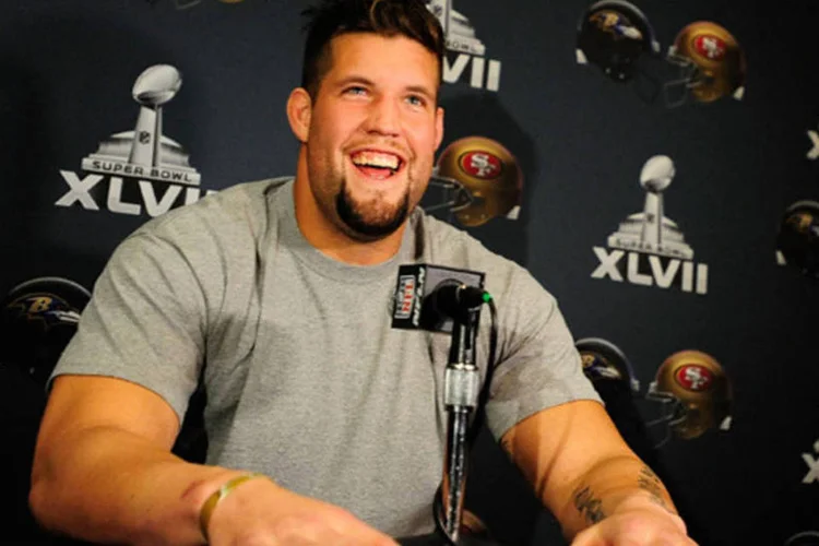 
	Alex Boone: &quot;n&atilde;o acho que seja mais ou menos perigoso que outros&quot;, comentou sobre o futebol americano
 (Stacy Revere/Getty Images)