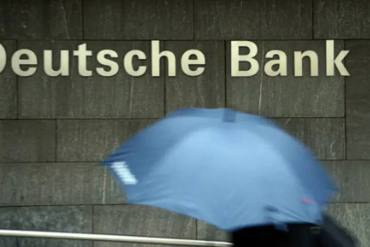 
	Deutsche Bank: juros baixos e at&eacute; negativos, o peso dos ativos ruins, as altas contas jur&iacute;dicas e os novos concorrentes digitais est&atilde;o debilitando as a&ccedil;&otilde;es e os executivos
 (Thomas Lohnes/Getty Images)