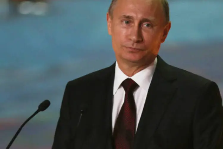 
	O presidente da R&uacute;ssia, Vladimir Putin: Anistia pede&nbsp;&quot;uma resposta contundente &agrave;s viola&ccedil;&otilde;es contra os direitos &agrave; liberdade de express&atilde;o&quot; na R&uacute;ssia
 (Oleg Nikishin/Getty Images)