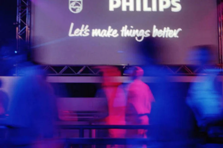 
	Philips: as vendas da companhia recuaram 1% para 5,26 bilh&otilde;es de euros, devido a efeitos cambiais negativos e mudan&ccedil;as de carteira.
 (Nina Ruecker/Getty Images)