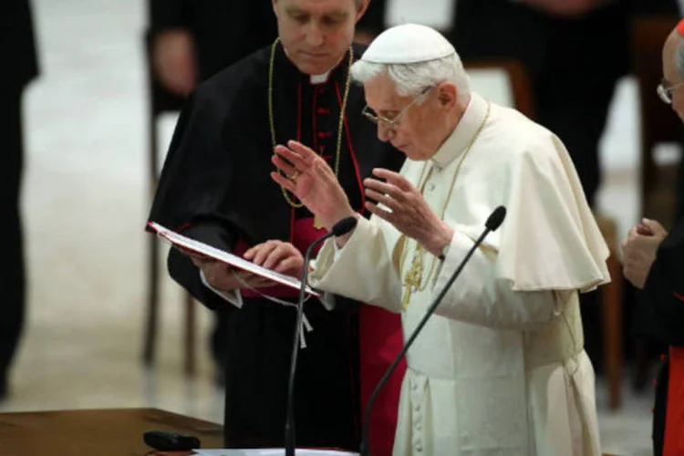 
	Bento XVI: na ter&ccedil;a-feira, o Vaticano informou, pela primeira vez, que o papa usa um marca-passo, cujas baterias foram substitu&iacute;das tr&ecirc;s meses atr&aacute;s
 (Franco Origlia/Getty Images)