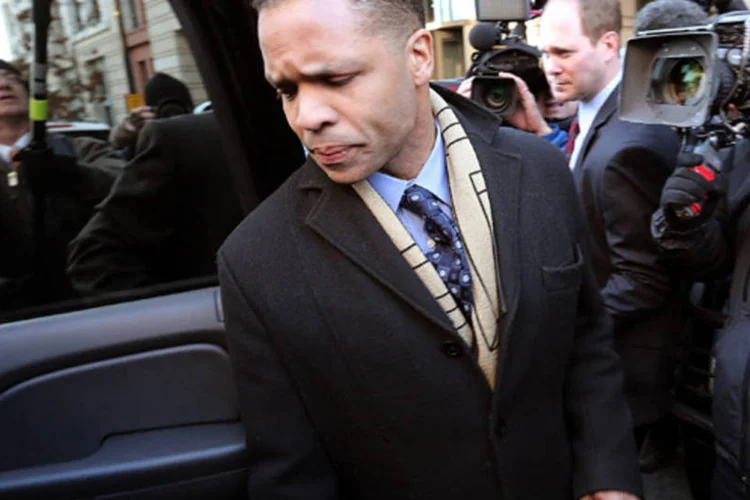 Jesse Jackson Jr., ex-deputado democrata e filho do reverendo Jesse Jackson, deixa um Tribunal Distrital em Washington (Win McNamee/Getty Images)