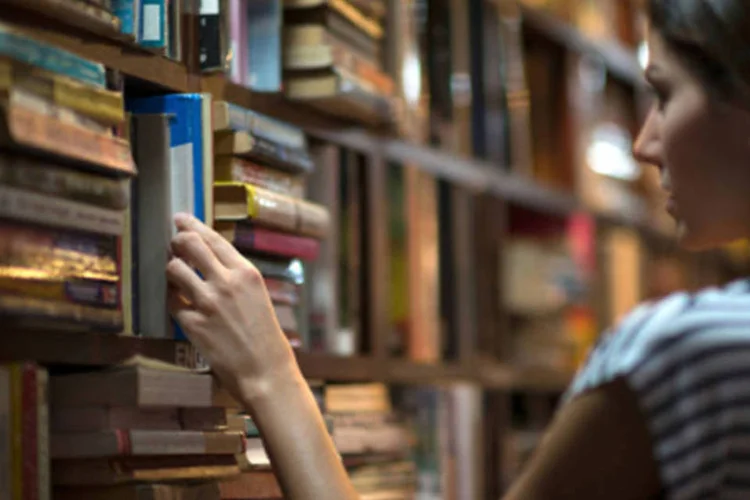 
	Livros: para presidente da Capes, um poss&iacute;vel crit&eacute;rio de sele&ccedil;&atilde;o de institui&ccedil;&otilde;es vocacionadas a atingir classe mundial &eacute; percentual de p&oacute;s-gradua&ccedil;&otilde;es com conceitos 6 ou 7
 (4FR/Getty Images)