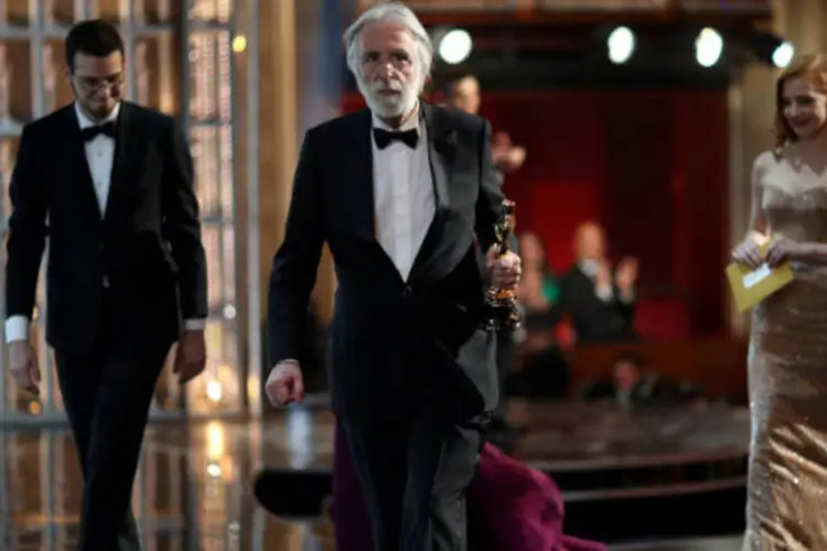 O diretor Michael Haneke recebe o Oscar de melhor filme em língua estrangeira pelo filme "Amor" (Christopher Polk/Getty Images)